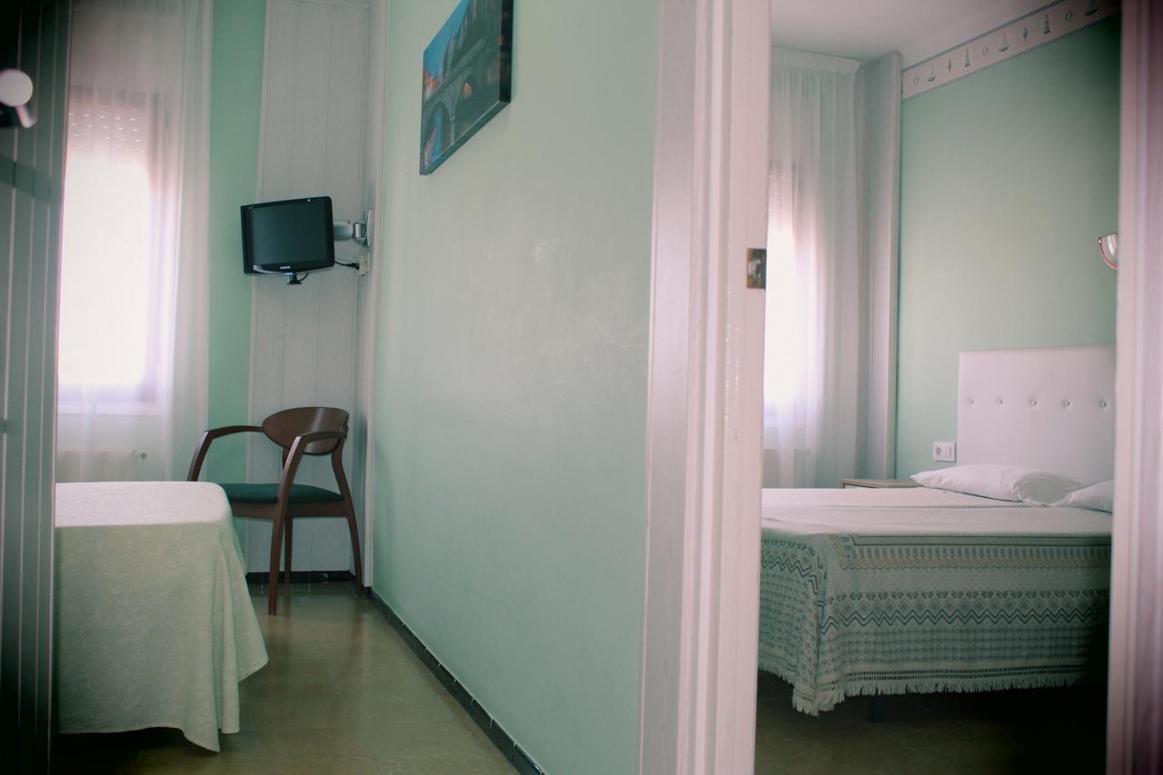Hostal Fabrellas Кальдес-де-Малавелья Екстер'єр фото