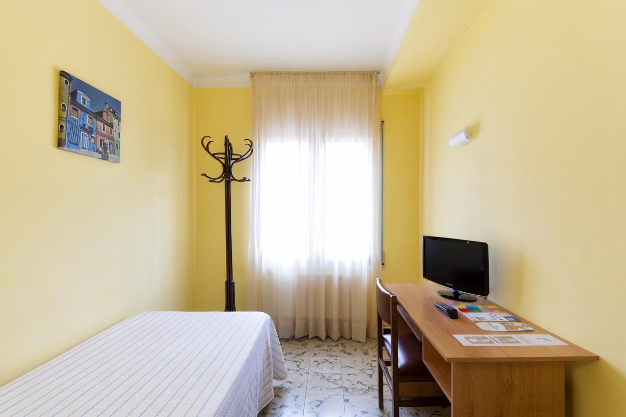 Hostal Fabrellas Кальдес-де-Малавелья Екстер'єр фото
