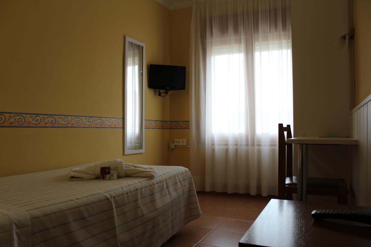 Hostal Fabrellas Кальдес-де-Малавелья Номер фото