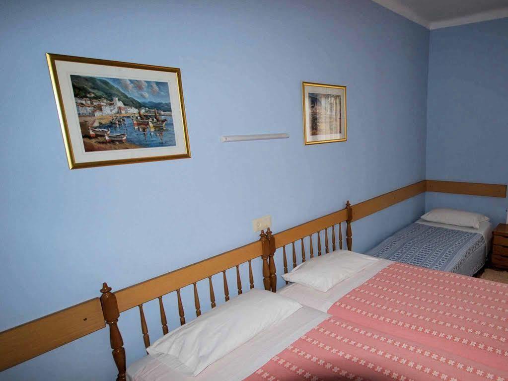 Hostal Fabrellas Кальдес-де-Малавелья Екстер'єр фото