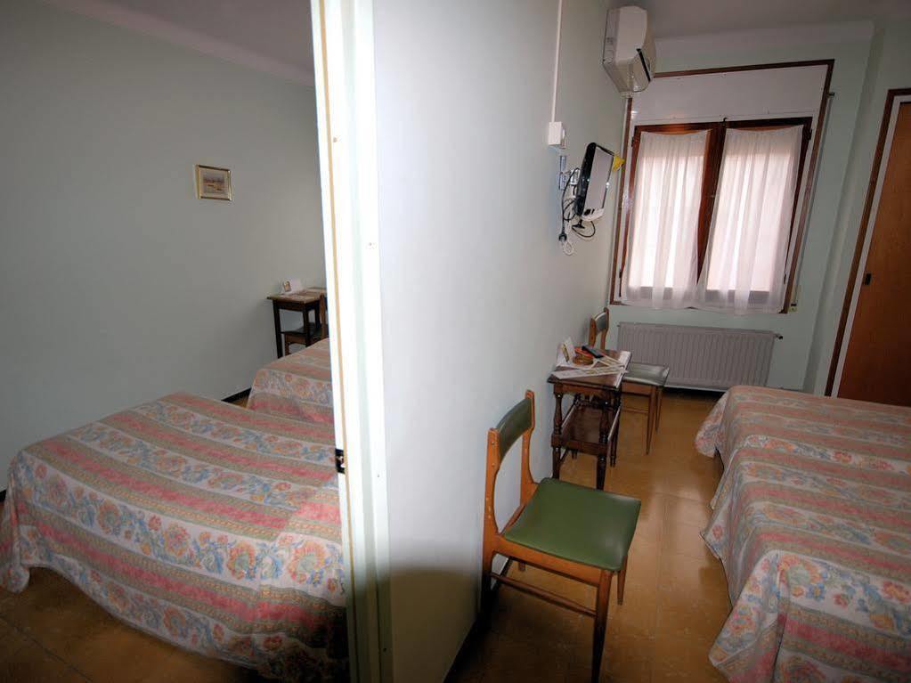 Hostal Fabrellas Кальдес-де-Малавелья Екстер'єр фото